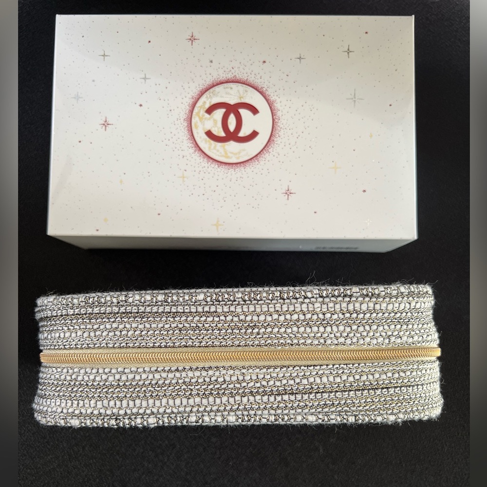 Brand new CHANEL 2022 Holiday Cosmetic Bag - Picture 3 of 6